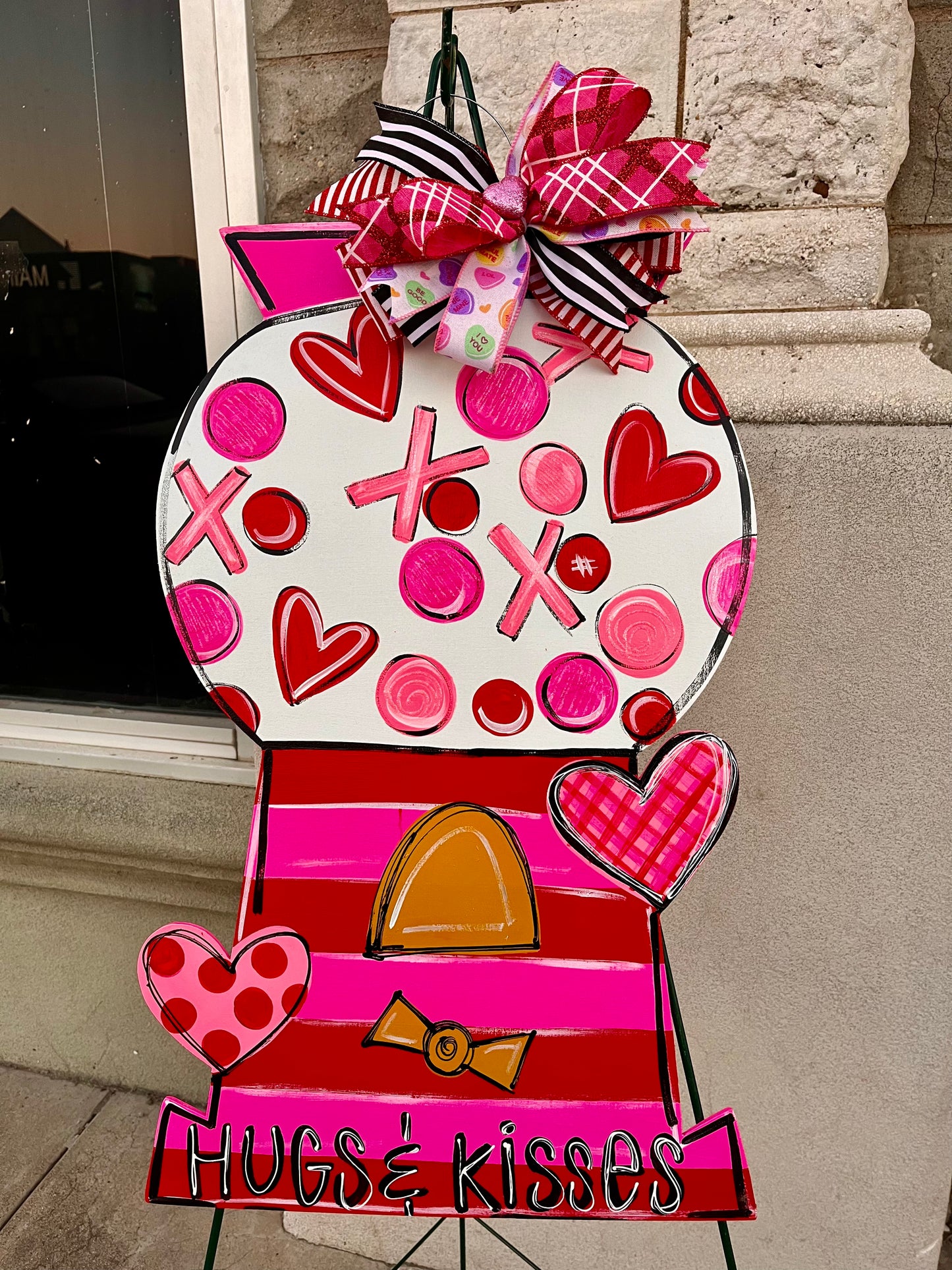 Gumball machine door hanger